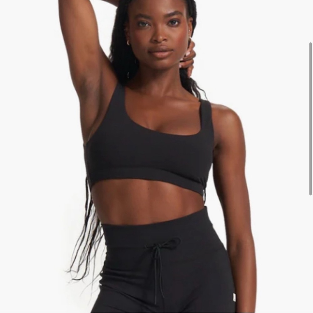 Vuori Daily Bra in Black